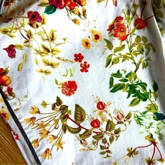 DISNEY Alice Through the Looking Glass white floral capri pants size 14 - Picture 6 of 6